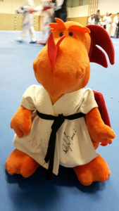 Sachiko, das Maskottchen der Sport- und Karateschule Staßfurt e. V.